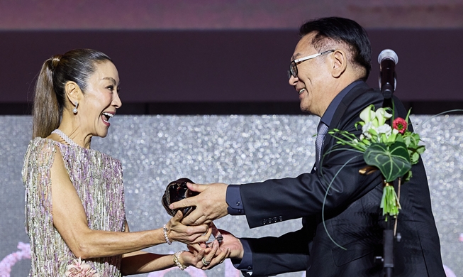 Michelle Yeoh – Preisträgerin des „Asian Filmmaker of the Year“-Preises beim 31. BIFF