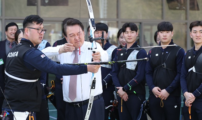 Präsident Yoon nimmt an Treffen zur südkoreanischen Sportindustrie teil