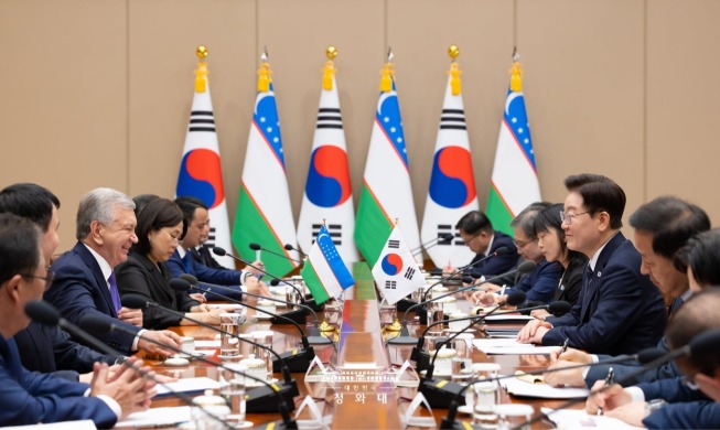 Korea und Usbekistan bauen ihre Zusammenarbeit im Verteidigungsbereich und bei kritis...