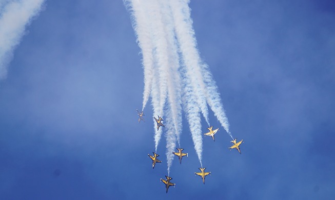 [Korea in Fotos] Airshow der Kunstflugstaffel „Black Eagles“