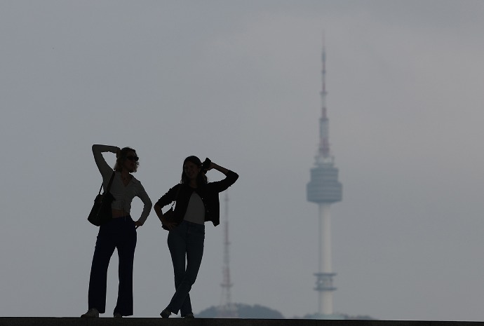 Namsan Seoul Tower im trüben Wetter