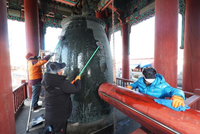 Vorbereitung der Glockenläuten-Zeremonie