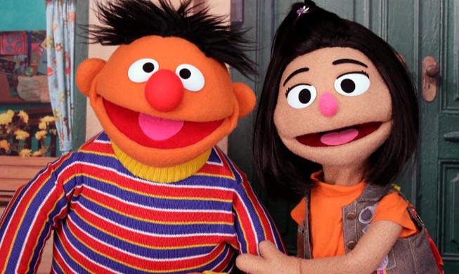 Beliebte Kinderserie „Sesamstraße“ bekommt eine Puppe mit koreanischen Wurzeln