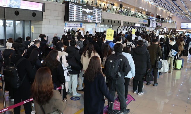 Flughafen Gimpo voller Menschen vor dem langen Wochenende