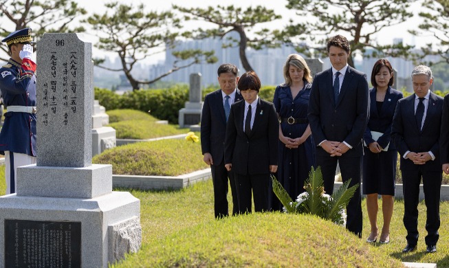 Besuch von Premierminister Trudeau des Grabes von Dr. Frank W. Schofield