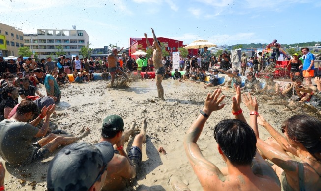 Das Boryeong-Schlammfestival ist wieder da