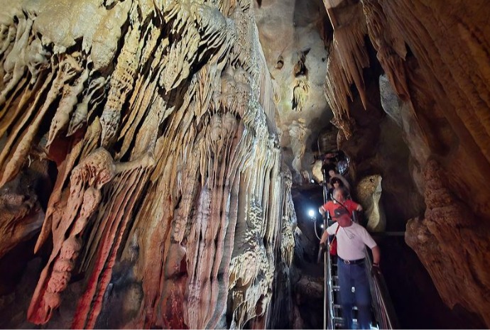 Abkühlung in der Gosu-Höhle