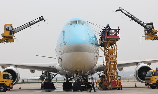 Vorbereitung für die Reise: Korean Air führt Flugzeugwäsche durch