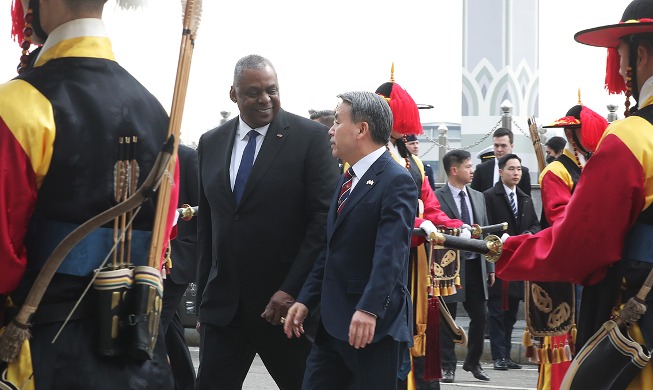 Verteidigungsminister von Südkorea und den USA gehen zum Konferenzraum