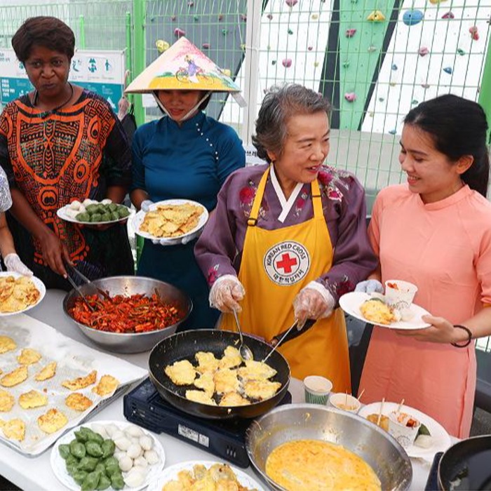 Hangawi-Festival von Familien mit multikulturellem Hintergrund