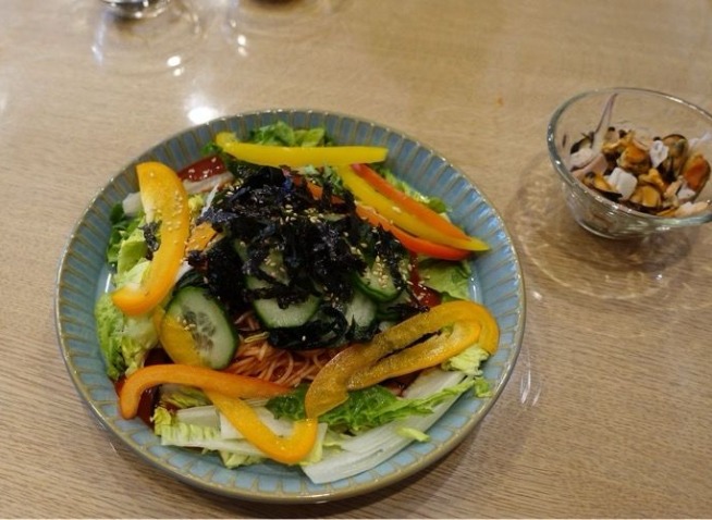 Koreanisch Kochen mit Sprite - “Miyeokbibimguksu” (미역비빔국수)