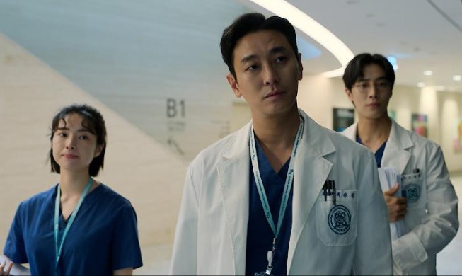 Koreanische Netflix-Serie The Trauma Code: Heroes on Call eroerte die Kategorie für nicht-englischen TV-Show bei Netflix