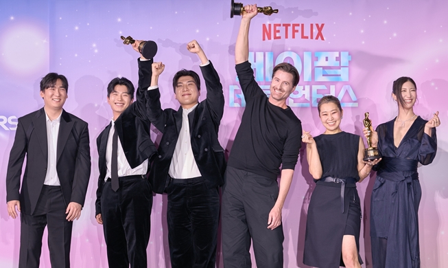 Schlüsselfiguren von KPop Demon Hunters mit Oscar in Korea