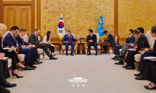 Präsident Lee traf den US-amerikanischen Finanzminister und den chinesischen Vize-Ministerpräsidenten