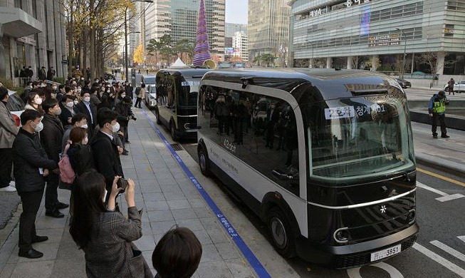 Autonome Busse am Bach Cheonggyecheon