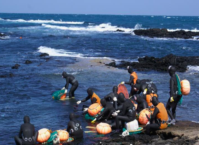 Der letzte Atem der Meeresfrauen von Jeju: Ein Blick in die Welt der Haenyeo