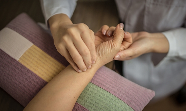 In den VAE wurde der Arzt der traditionellen koreanischen Medizin als eigenständige medizinische Qualifikation anerkannt