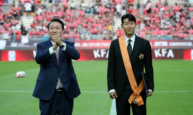 Präsident Yoon verleiht Son Heung-min die höchste nationale Auszeichnung für den Sport