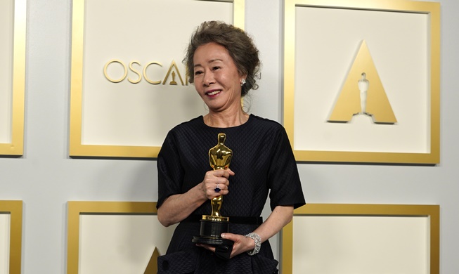 Youn Yuh-jung gewinnt Oscar für beste Nebendarstellerin