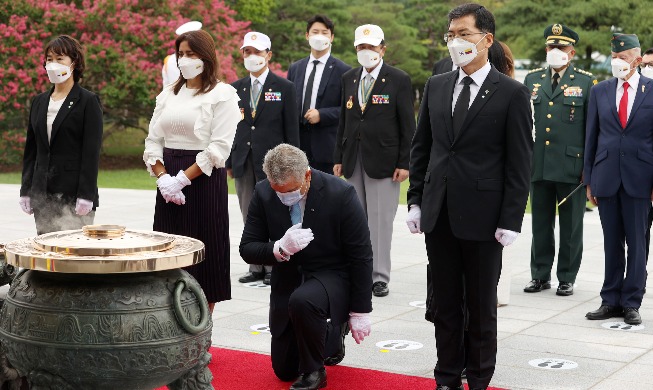 Kolumbianische Veteranen des Koreakrieges auf dem Seouler Friedhof