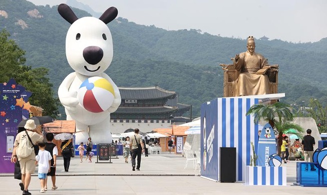 „2023 Seoul Summer Beach“ auf dem Gwanghwamun-Platz