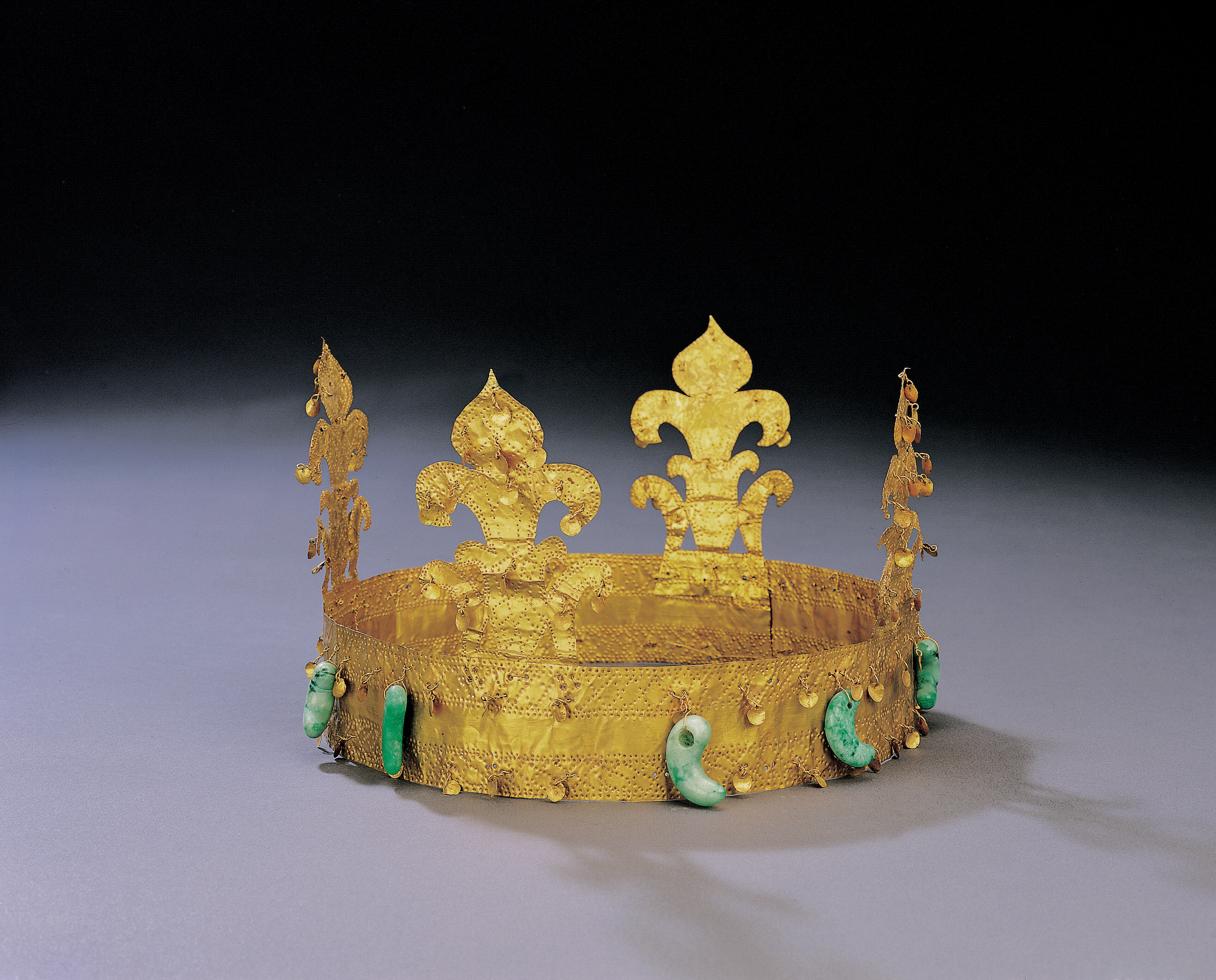 Die Goldkrone, Nationalschatz Nr. 138, ist eines der Relikte der Gaya, die in der Ausstellung „Gaya Spirit - Iron and Tune“ im Koreanischen Nationalmuseum ausgestellt sind. Dies zeigt die feine Metallverarbeitungstechnik der Gaya-Konföderation.
