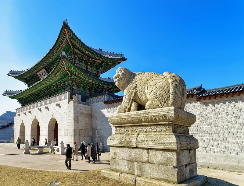 Der historische Platz auf der Nordseite des Gwanghwamun-Platzes soll nach der Restaurierung von Woldae (traditionelle Plattform vor Gebäuden) und einer Statue des legendären gehörnten Tieres Haechi 2023 eröffnet werden.