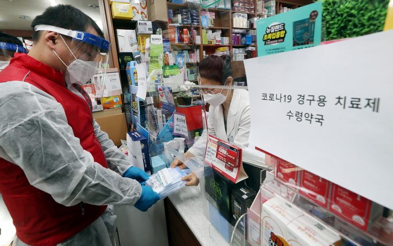 Südkorea wird am Freitag mit der Verabreichung des oral einzunehmenden Medikaments von Pfizer zur Behandlung von COVID-19-Patienten beginnen. ⓒ Yonhap News