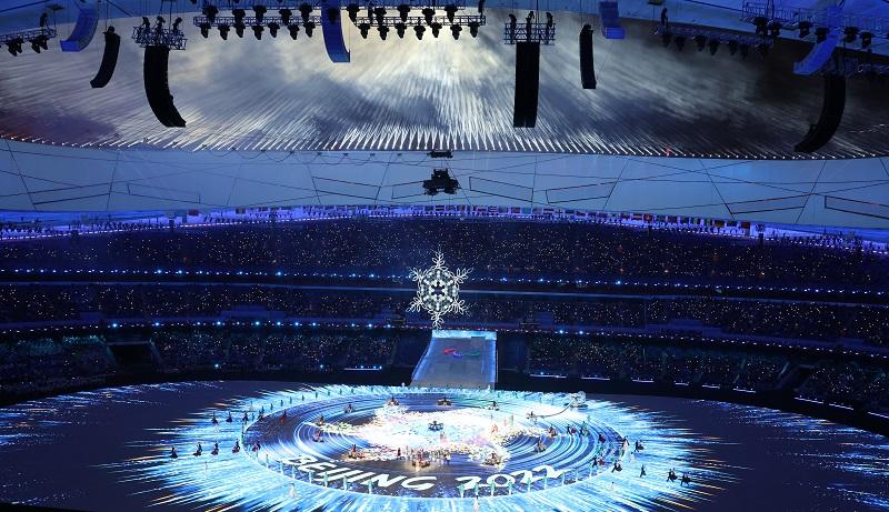 Die Abschlussfeier der Paralympischen Winterspiele 2022 in Peking stellt das offizielle Ende der Paralympics dar. Während die Abschlusszeremonie unter dem Motto „In Warmth Eternal“ am 13. März veranstaltet wurde, erscheint die Leiterin des südkoreanischen Rollstuhl-Curling-Teams, Baek Hye-jin, mit der Nationalflagge Taegeukgi 