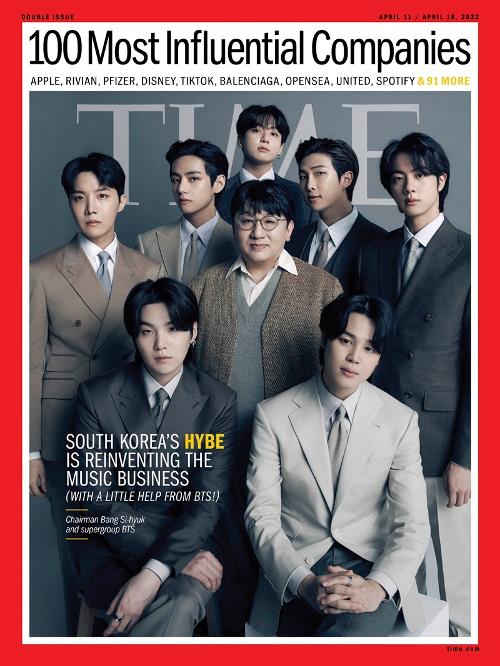 Time zeigte die Mitglieder von BTS und HYBE-Gründer Bang Si-hyuk auf dem Cover des Magazins, zusammen mit der Überschrift: „Südkoreas Hybe erfindet das Musikgeschäft neu.“ ⓒ Twitter-Seite von Time-Magazin