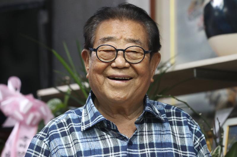 Der südkoreanische Fernsehmoderator ist am 8. Juni 2022 im Alter von 95 Jahren gestorben.