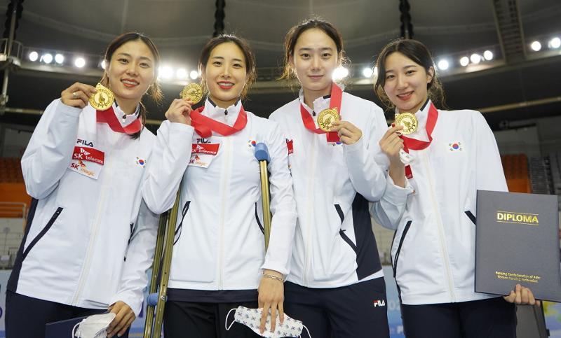 Südkorea holte Gold im Säbelfechten der Frauen, das im Olympiapark in Jamsil, Seoul, stattfand, nachdem es Japan mit 45:39 besiegt hatte.