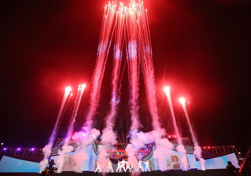 Abgebildet ist eine Momentaufnahme vom „Asia Song Festival 2021“. 
