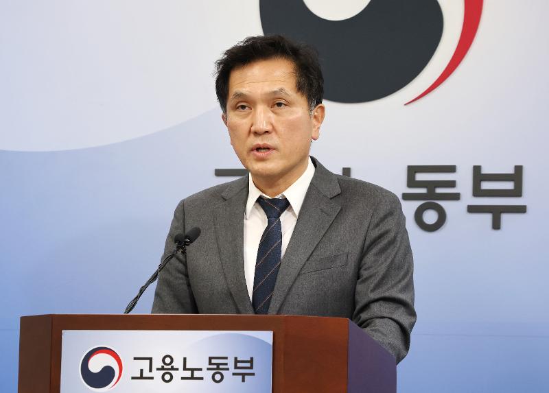 Park Jong-pil, Leiter des Planungs- und Koordinierungsbüros des Arbeitsministeriums, gibt am 29. Dezember 2022 ein Pressebriefing zu neue Regeln des Visums für ausländische Arbeitsnehmer in Südkorea. ⓒ Yonhap News