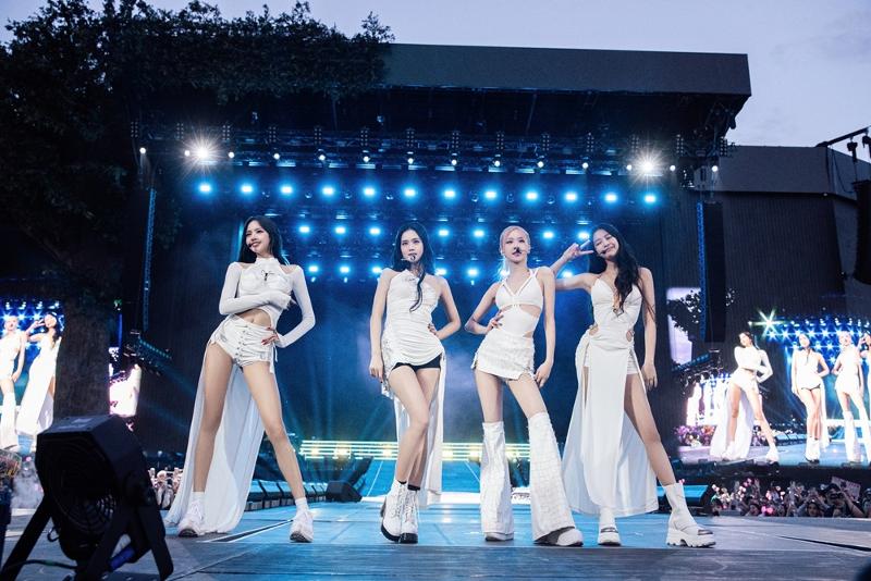 Die K-Pop-Girlgruppe BLACKPINK trat im Juli beim British Summer Time Hyde Park Festival in London, Großbritannien, als Headlinerin auf der Bühne auf. ⓒ Offizielle Facebook-Seite der BLACKPINK