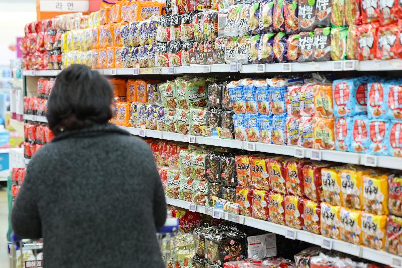 Die Ramyeon-Exporte vom Januar bis zum Oktober 2023 betrug 785,25 Millionen US-Dollar .© Yonhap News