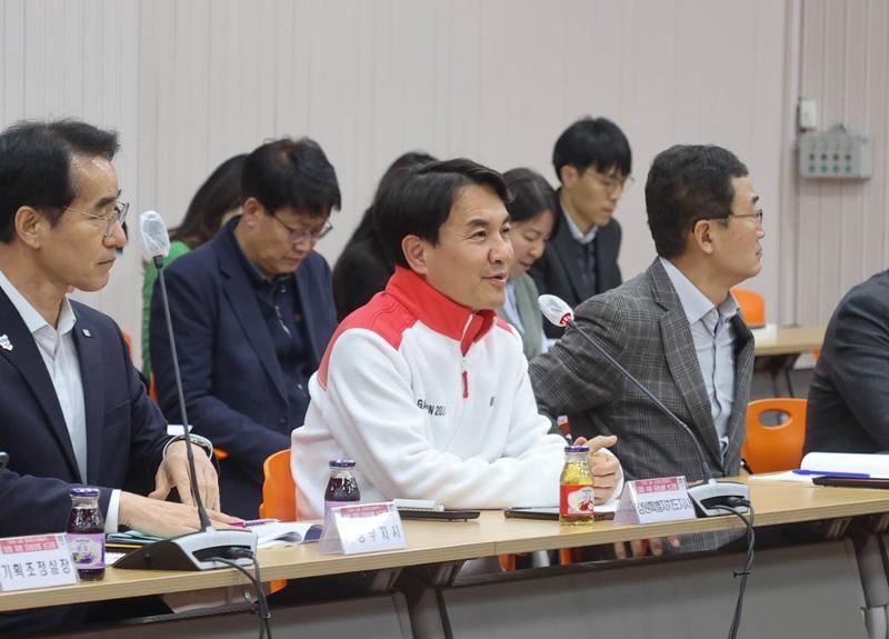 Kim Jin-tae, Gouverneur der Provinz Gangwon-do, äußerte sich am 16. Januar bei einer Sitzung zur letzten Vorbereitung für die Olympischen Jugend-Winterspiele in der Bezirksbehörde der Provinz Gangwon-do in Chuncheon in der Provinz Gangwon-do. ⓒ Provinz Gangwon-do