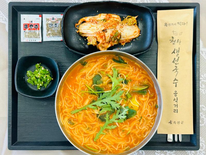 Sie können in der Okcheon-Raststätte auf dem Gyeongbu-Autobahn (Richtung Busan und Seoul) und Hwanggan-Raststätte auf der Gyeongbu-Autobahn (Richtung Busan und Seoul) die Fischnudeln probieren.
