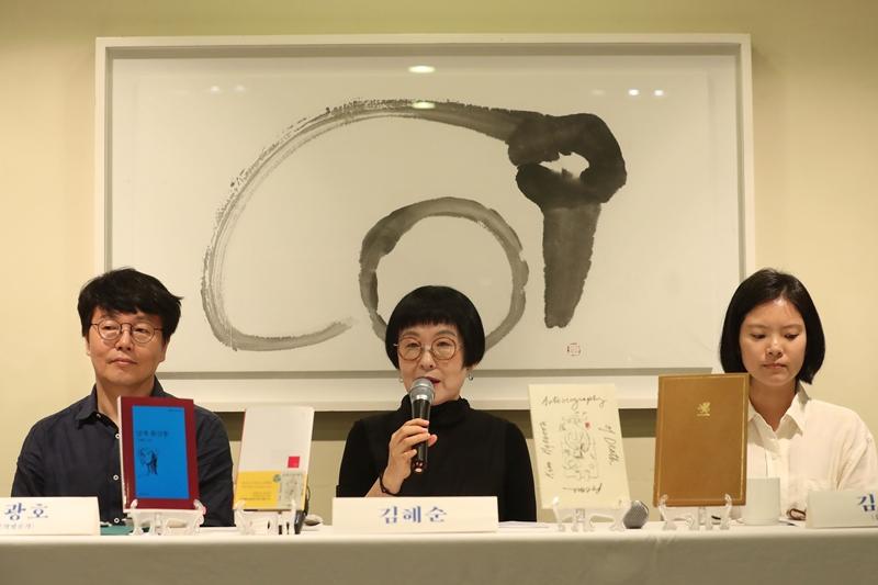 Die koreanische Dichterin Kim Hyesoon gewann als die erste koreanische Dichterin für ihr Werk 