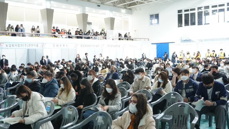Am 17. März 2023 nahmen die ausländischen Studierenden an der Jobmesse für internationale Studierende mit dem regionalspezifischen Visum in der Sporthalle der Daegu-Universität teil. ⓒ Gyeongsangbuk-do