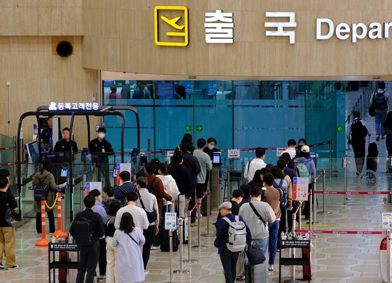 Die Korea Airports Corporation wird vom 1. bis zum 6. Juni hinsichtlich des Gipfeltreffens zwischen Korea und Afrika die Flughafensicherheit des Flughafens Gimpo auf “Vorsicht“ erhöhen. Foto der internationalen Fluglinien am Flughafen Gimpo. ⓒ Korea Airports Corporation