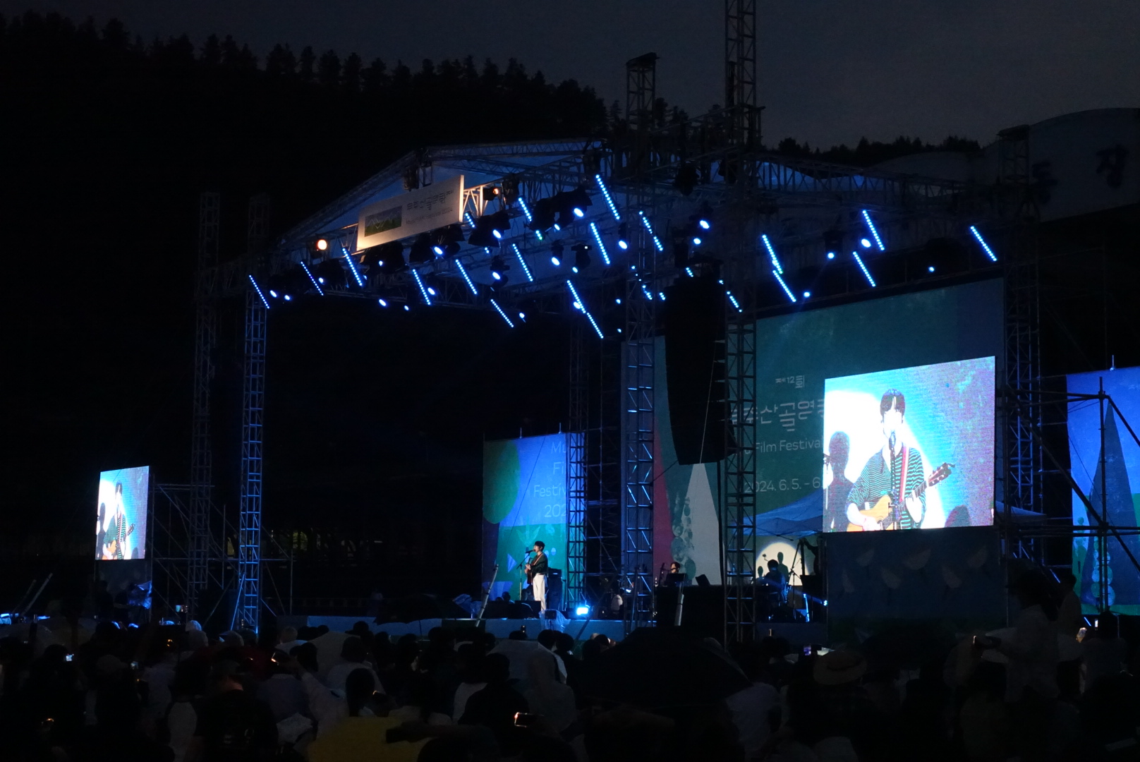 Die Live-Aufführung der koreanischen Band 10 CM. 