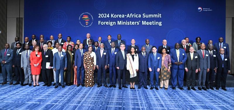 Der koreanische Außenminister Cho Tae-yul und der mauretanische Außenminister Mohamed Salem Ould Merzoug hielten am 2. Juni im Four Seasons Hotel Seoul das Außenministertreffen zwischen Korea und Afrika gemeinsam ab. ⓒ Ministerium für auswärtige Angelegenheiten
