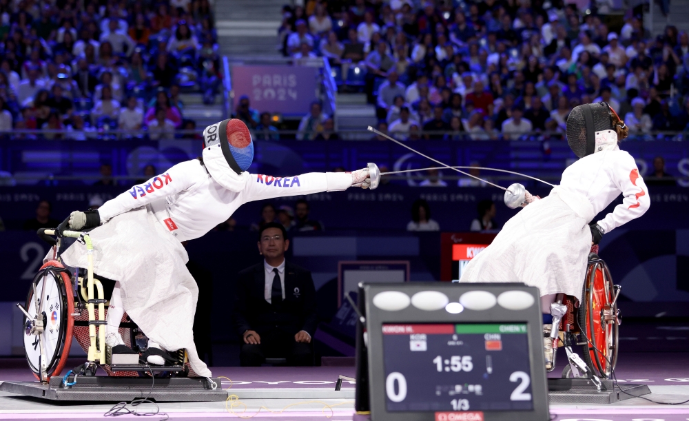 Die koreanische Athletin Kwon Hyo Kyeong kämpfte am 6. September bei den Paralympischen Spielen 2024 in Paris im Finale vom Damen-Degen-Einzel in der Disziplin Rollstuhlfechten im Grand Palais gegen die chienesische Sportlerin Cheon Yuandong. 