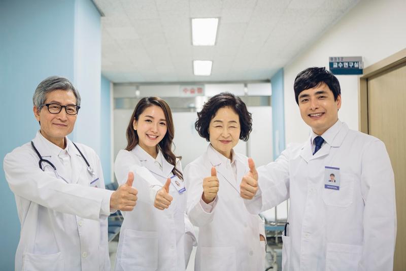 Asan Medical Center, Samsung Medical Center und Seoul National University Hospital wurden in die Liste “The World’s Best Specialized Hospitals 2025“ vom US-amerikanischen Nachrichtenmagazin Newsweek aufgenommen. ⓒ iclickart/Die unbefugte Verwendung dieses Fotos ist nach dem Urheberrechtsgesetz strengstens untersagt  