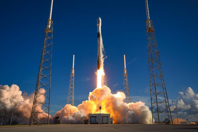  Die koreanische Luft- und Raumfahrtbehörde erklärte, dass sie die Daten zur Erforschung des Weltraums mit der Welt teilen wird. Foto vom koreanischen Mondorbiter Danuri, der am 5. August 2022 in der Cape Canaveral Space Force Station im Bundesstaat, den USA, mit der Falcon-9-Rakete von Space X gestartet wurde. ⓒ Korea Aerospace Research Institute