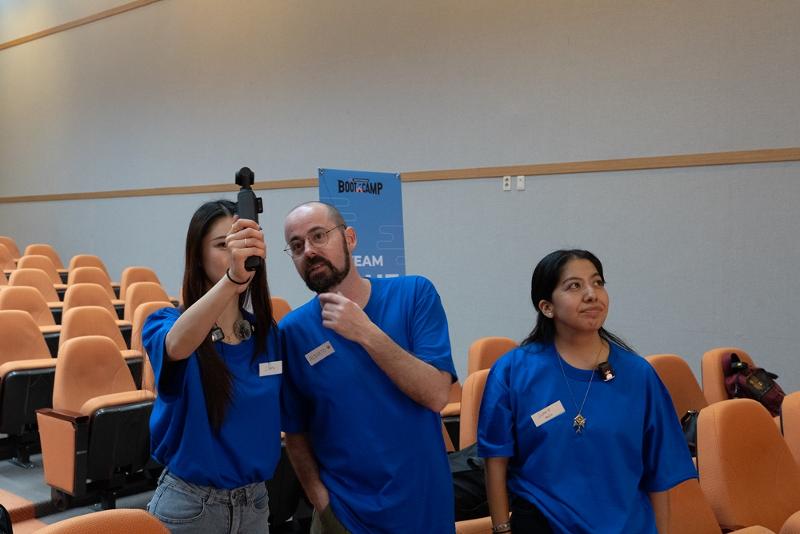 Am 27. September diskutieren die Teilnehmer vom “Star K-influencer BOOT CAMP” im Koreanischen Nationalmuseum in Yongsan-gu von Seoul, über die Videoerstellung. 