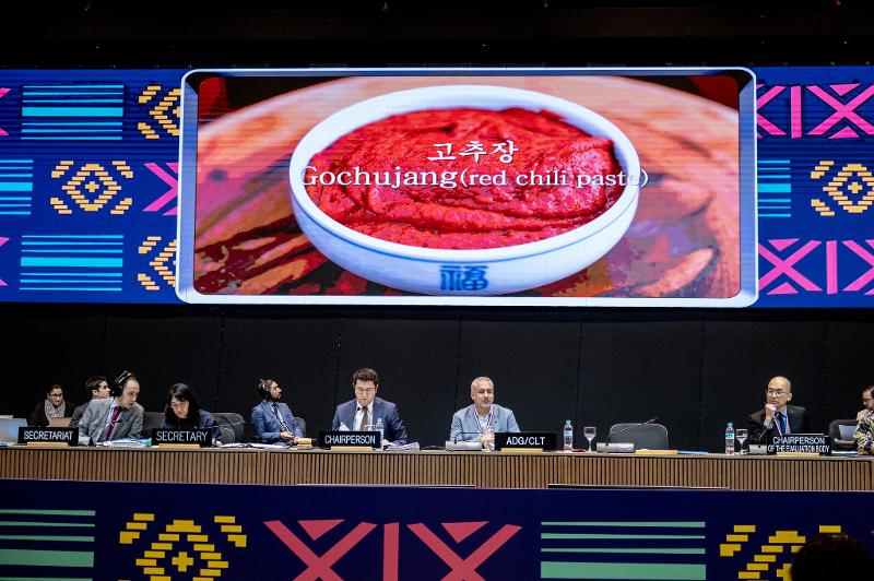 Der zwischenstaatliche Ausschuss für den Schutz des UNESCO-Übereinkommens zur Erhaltung des immateriellen Kulturerbes entschied sich am 3. Dezember bei der 19. Tagung in Asunción, der Hauptstadt von Paraguay, die koreanische “Jang-Kultur“ in die UNESCO-Liste des Immateriellen Kulturerbes der Menschheit aufzunehmen ⓒ Offizielles Flickr-Konto von UNESCO 