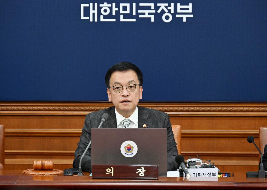 Choi Sang Mok, Interimspräsident, stellvertretender Ministerpräsident und Minister für Wirtschaft und Finanzen, äußert sich am 18. Februar im Regierungskomplex Seoul ⓒ Ministerium für Wirtschaft und Finanzen