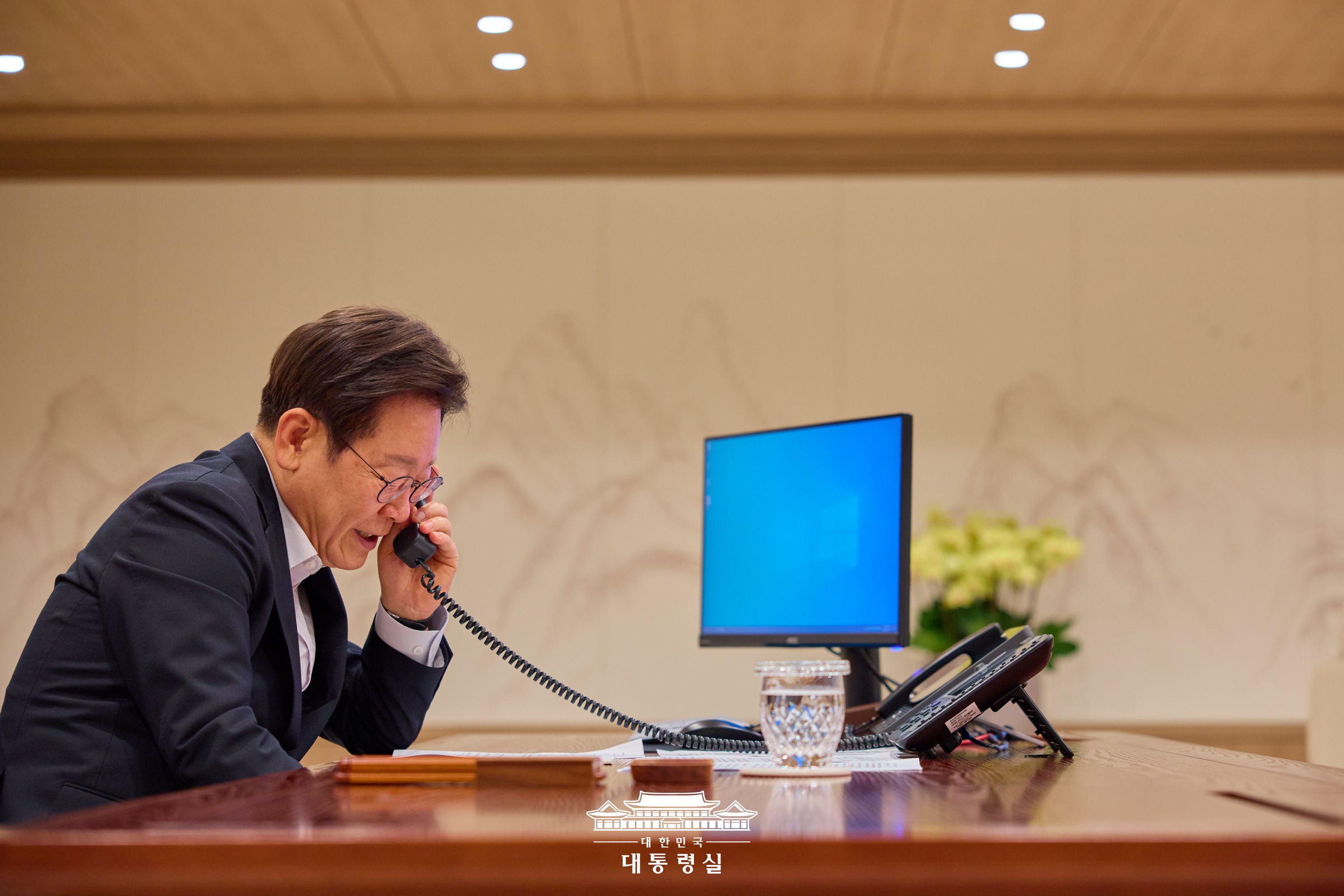 ﻿Präsident Lee Jae Myung führte am 17. Juli sein erstes Telefongespräch mit dem türkischen Präsidenten Recep Tayyip Erdoğan im Präsidialamt in Yongsan, Seoul ⓒ Präsidialamt der Republik Korea